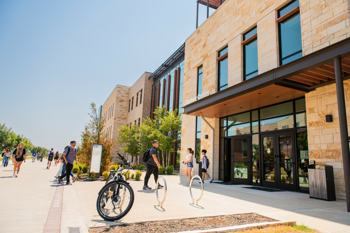 Students head to and from class at the Wylie Campus